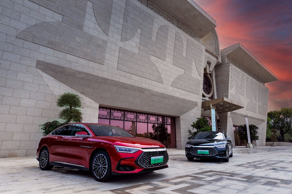 比亚迪汉DM系列亮相设计品鉴会，于艺术空间彰显摩登精神