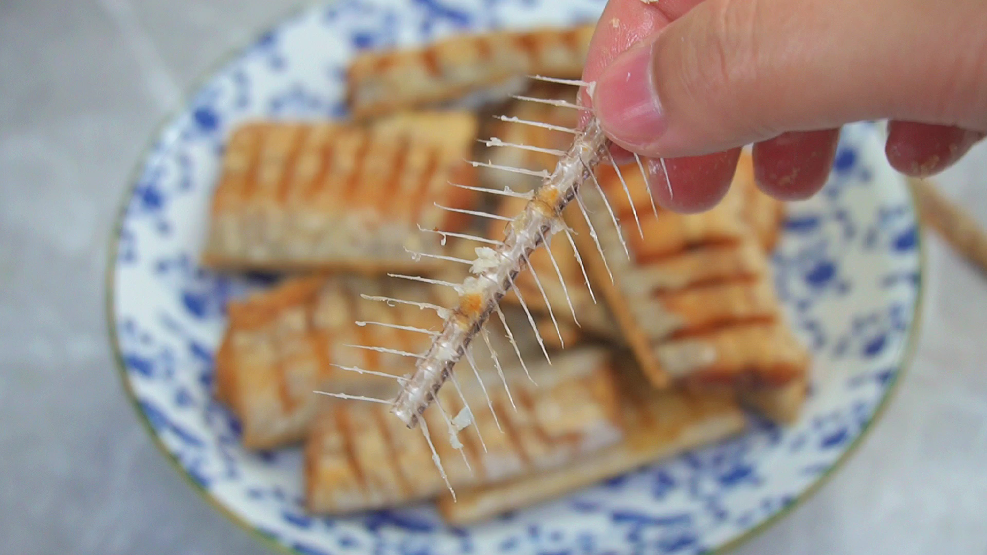 过年炸带鱼，记住“3不放”的窍门，带鱼金黄酥脆，好吃没腥味