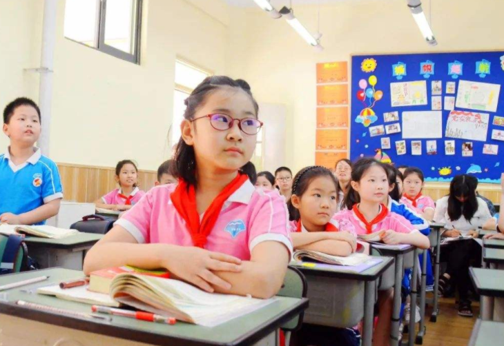 成都教师绩效工资，一次发放5万元，重点是：只看在岗、不看在编