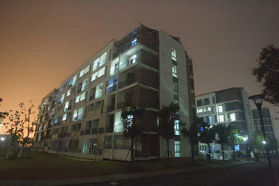 09年上海女研究生带母求学遭拒后自杀，校方：愿付16万拒绝道歉