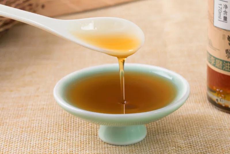 全国4款放心香油，经鉴定，由100%纯芝麻精制，亚麻酸含量已超40%