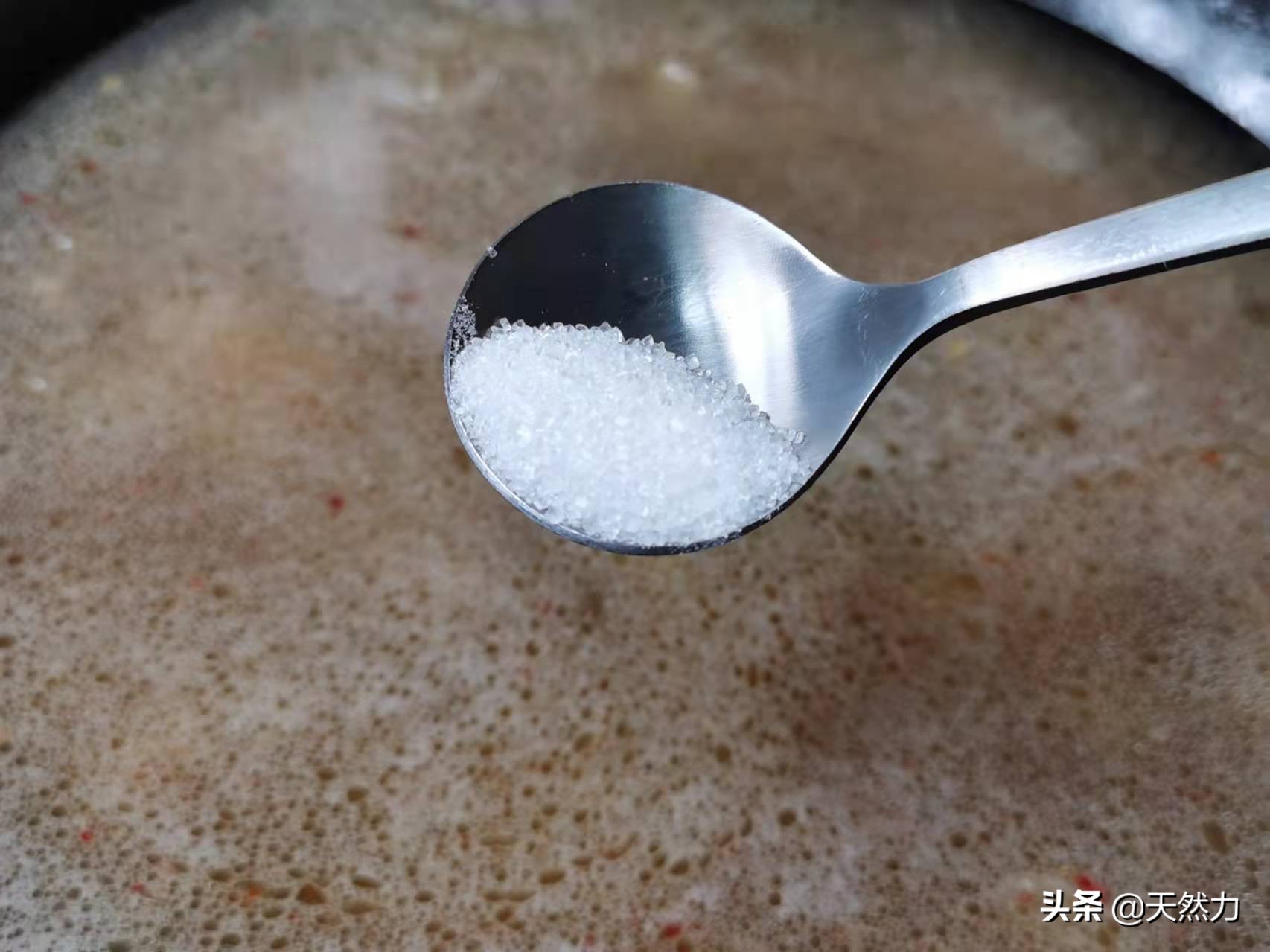 牛蹄筋要怎么做才软烂入味，教你家常做法，一口下去全是胶原蛋白