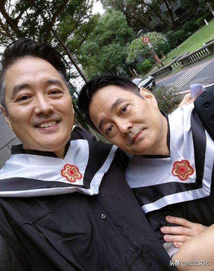 娱乐圈17对亲兄弟，一门三杰都不算事，还有四兄弟齐上阵的