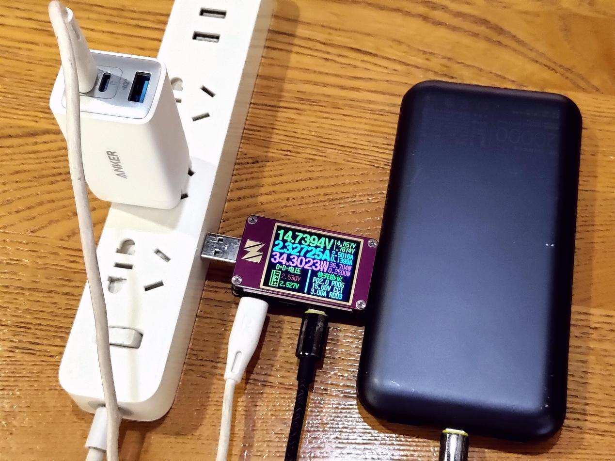 比原装充电器单口强，Anker 65W三口超能充上手体验