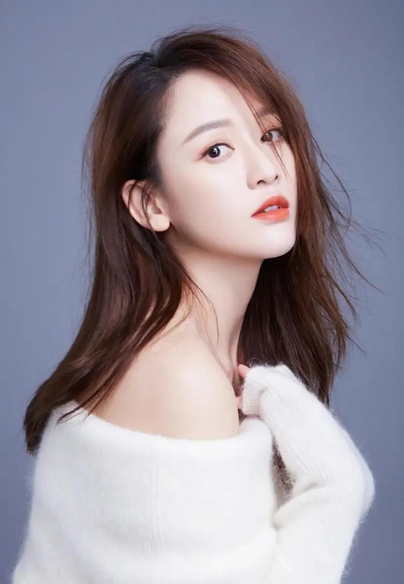 顶级冻龄女神陈乔恩,风情万种而又妩媚霸气的东方不败