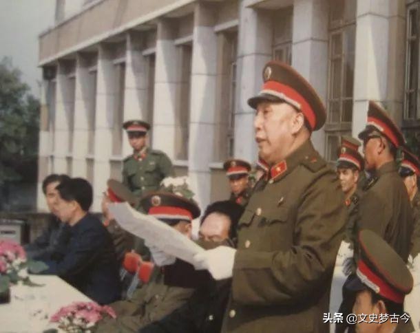 1985年，梁光烈主政第20军，前任军长有多猛？把儿子送上老山前线