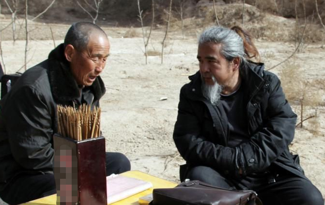 2005年,吉林山村尴尬事,村民深夜睡觉总尿床,老人:真丢人怎么见人