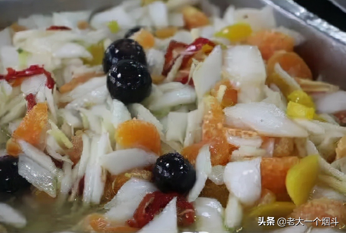 那些爆红网络的大学食堂的奇葩菜，这些黑暗料理能吃么？