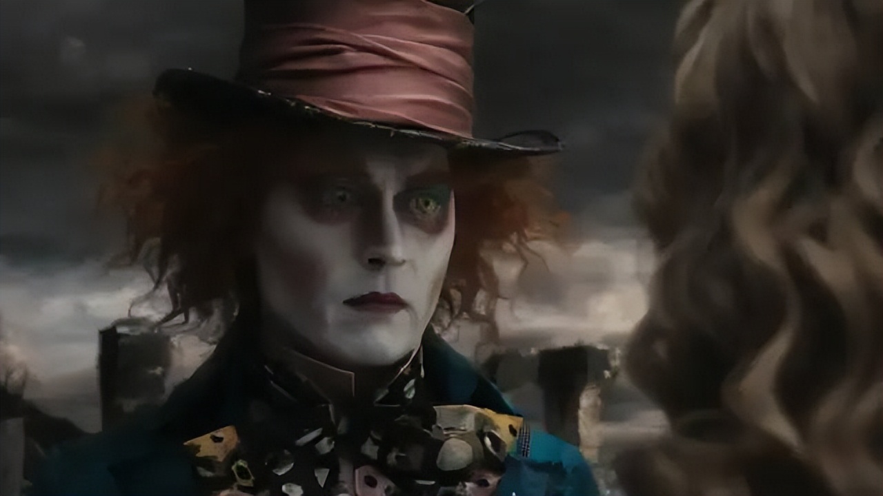 顶流巨星遭封杀？因家暴跌下神坛，还被质疑不会演戏，全靠服化道