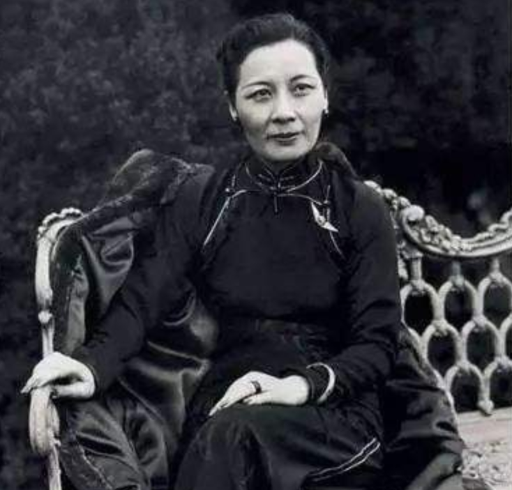 活了106岁的宋美龄：从小体弱，因癌症动过3次手术，有何高寿秘诀