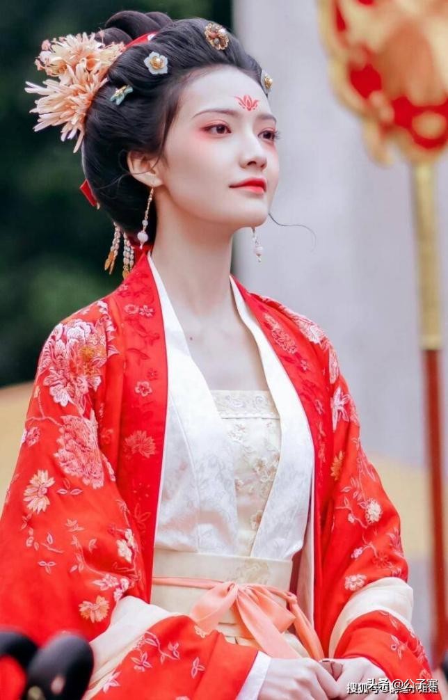 《梦华录》又美又潮，华夏审美最高级别的宋朝首饰美得不服不行