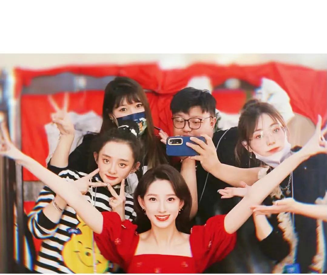 中国传媒大学春晚主持人