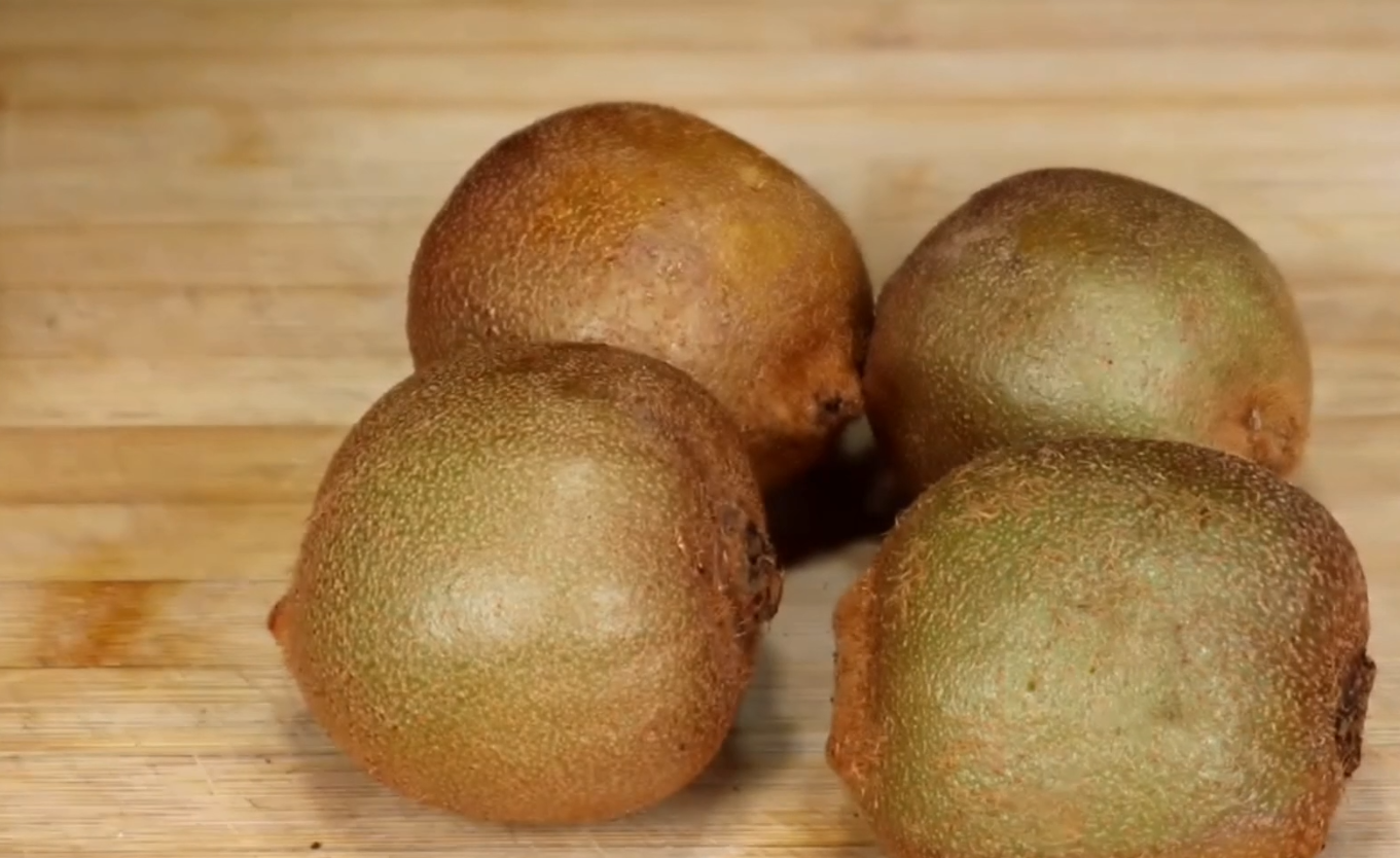 今天就来跟大家分享一些快速催熟猕猴桃的小方法,非常简单,特别实用