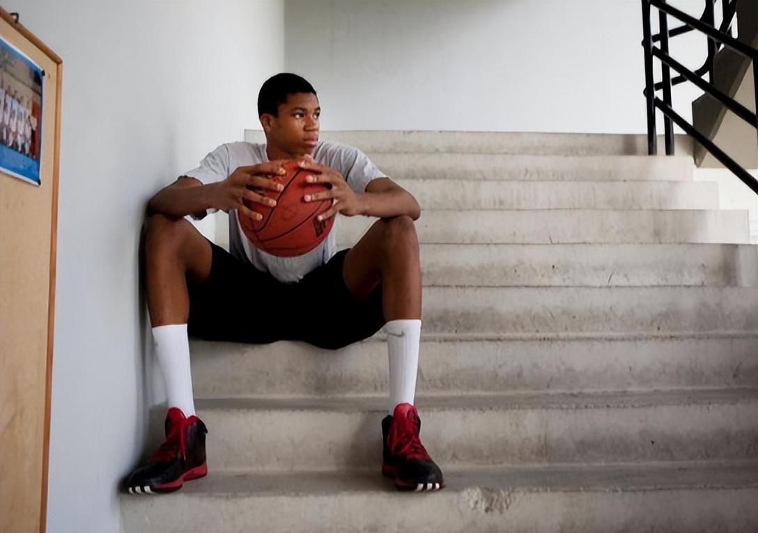 乔丹的臂展,奥尼尔的大腿,字母哥的跟腱)