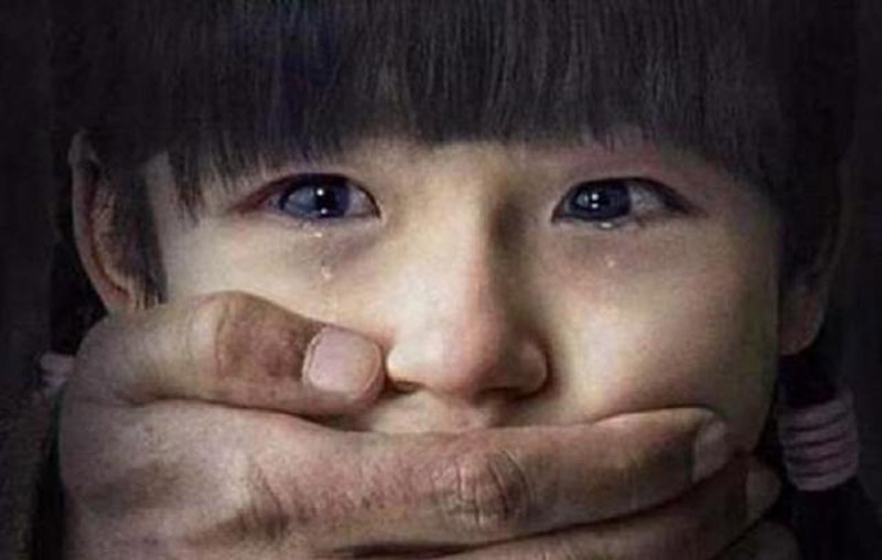 1987年绵阳女大学生被拐卖，四川光棍花120买下，两人住猪圈17年