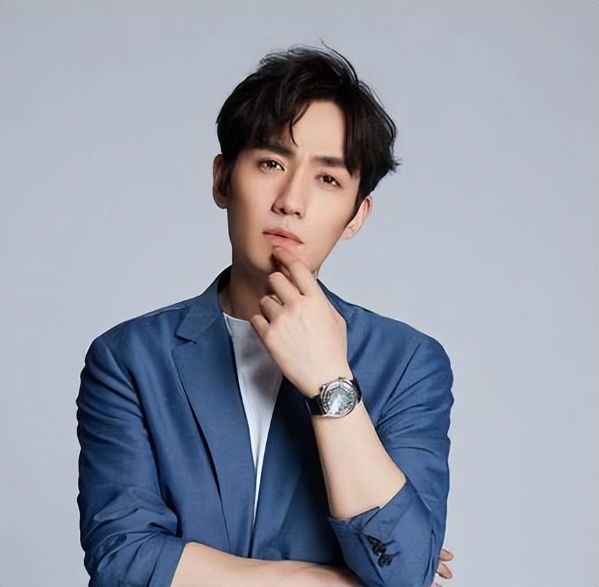 “小公爷”朱一龙，曾跑龙套10年，30岁逆袭成顶流，戏外仍未婚