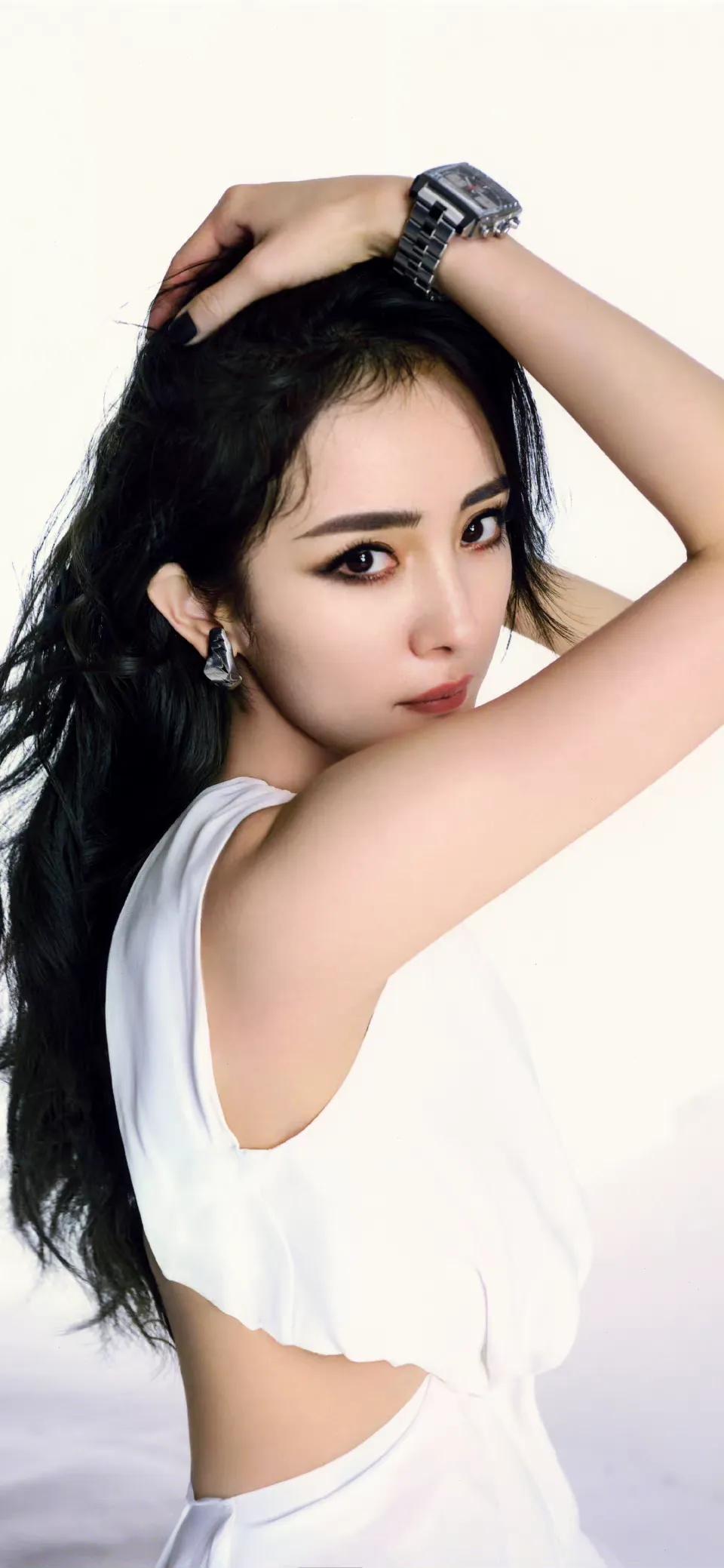 杨幂靓照来袭，倾国又倾城