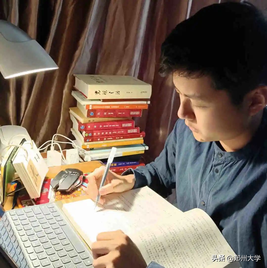 求是 担当 | 疫情防控中郑大学子的静气！