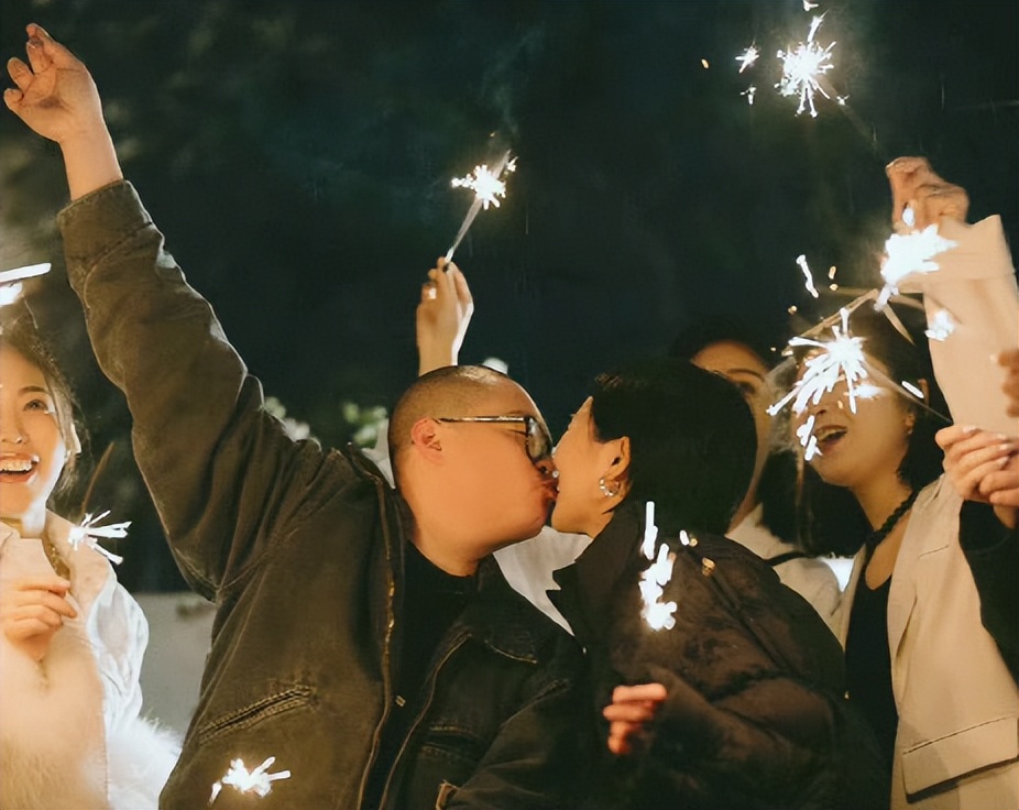 越低调，越始料不及，细瞧32岁郝邵文的人生，才知什么叫人生赢家