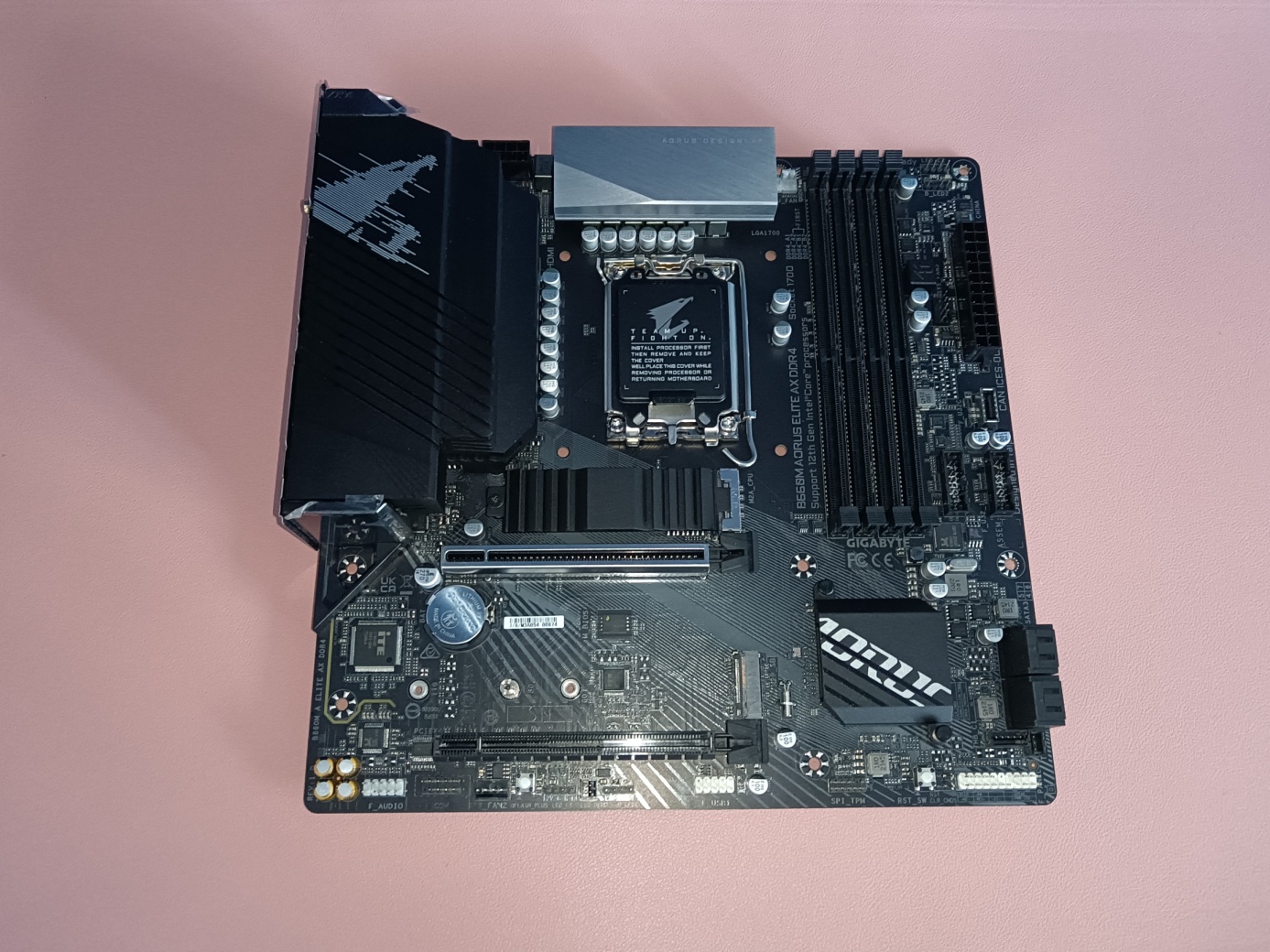 配的齐全、才能打的畅快–技嘉(GIGABYTE)小雕AX B660M DDR4主板