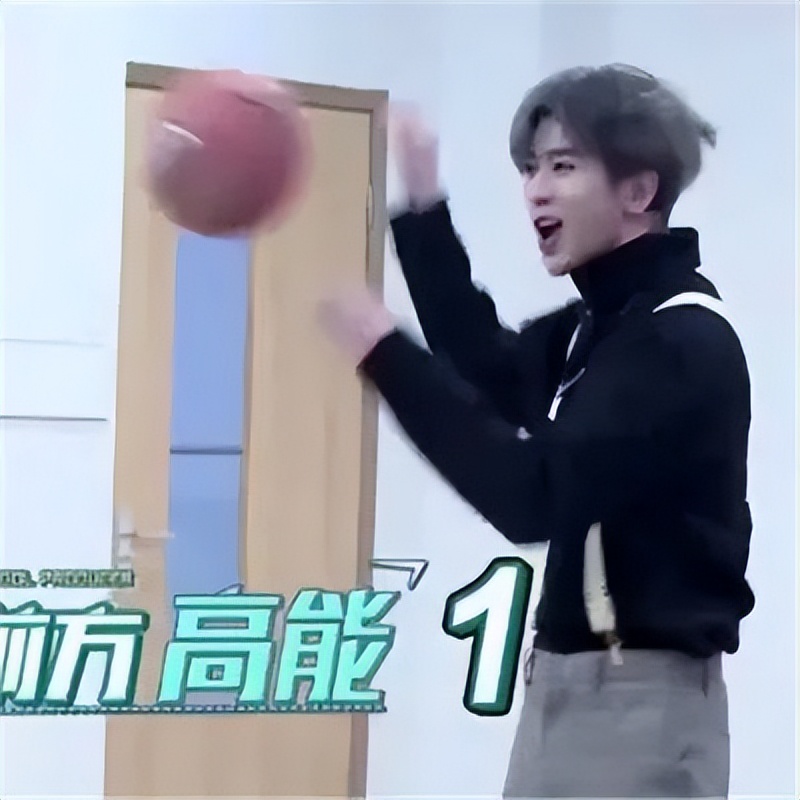 蔡徐坤沙雕打篮球表情包