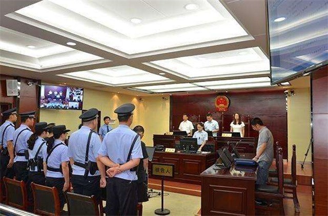 广东陆丰一黑社会落网记：出租车司机开车压死鸡，遭索赔180万