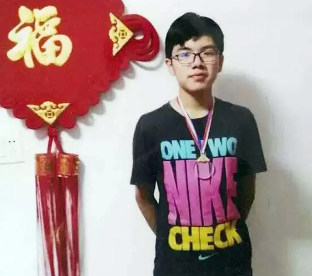 “翻版韦神”叶珈宁，被北大降分录取，他却直言：没什么感觉