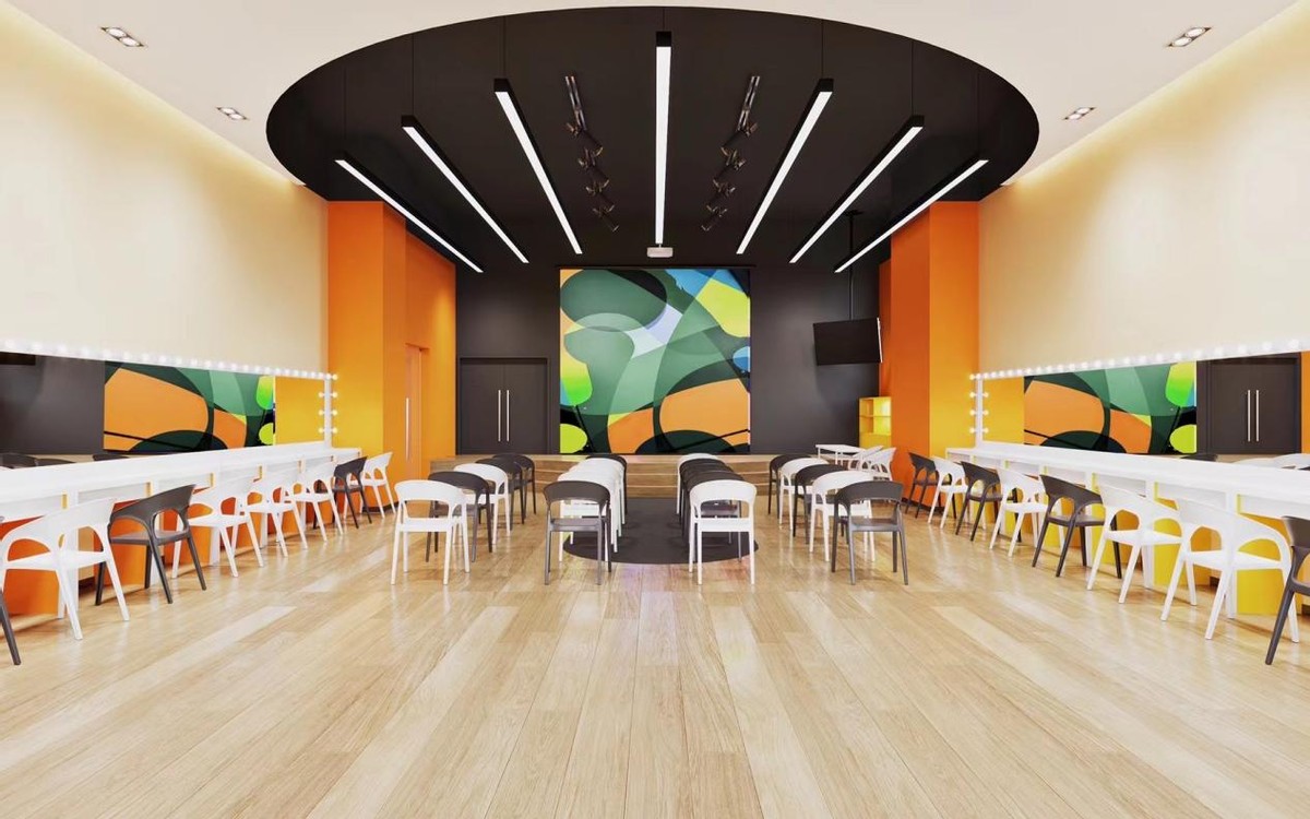 蜜丝卡伦美妆美甲学校启幕大秀，致敬色彩，戏出云南