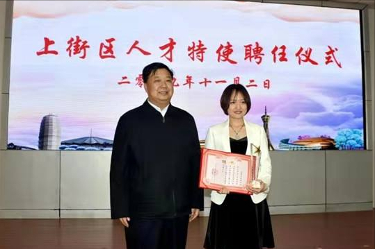 攻克世界难题，清华90后博士后万蕊雪，年少有为的美女科学家