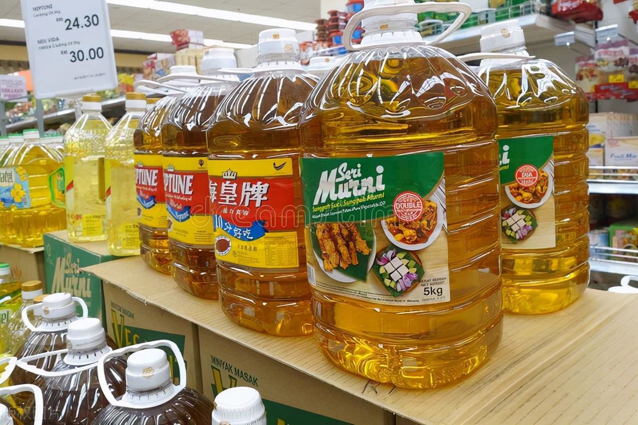 买食用油，不是越贵越好，认准桶上“3行字”，买到营养健康好油