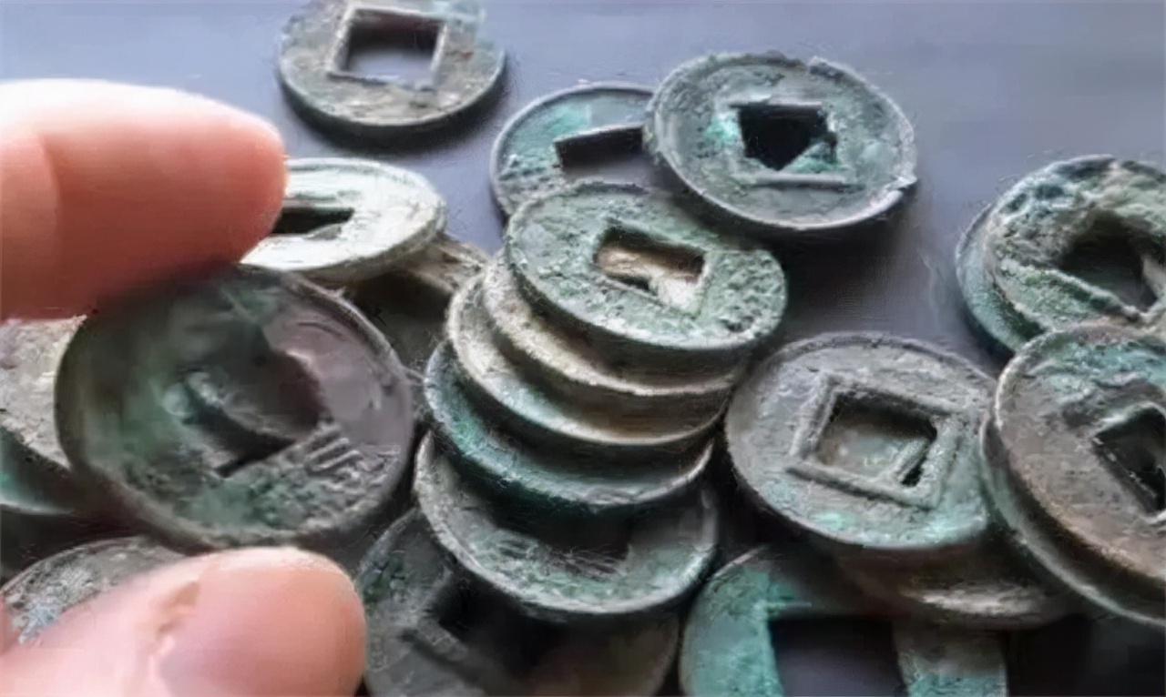 2010年，陕西华县一建筑工地，挖到“地下银行”