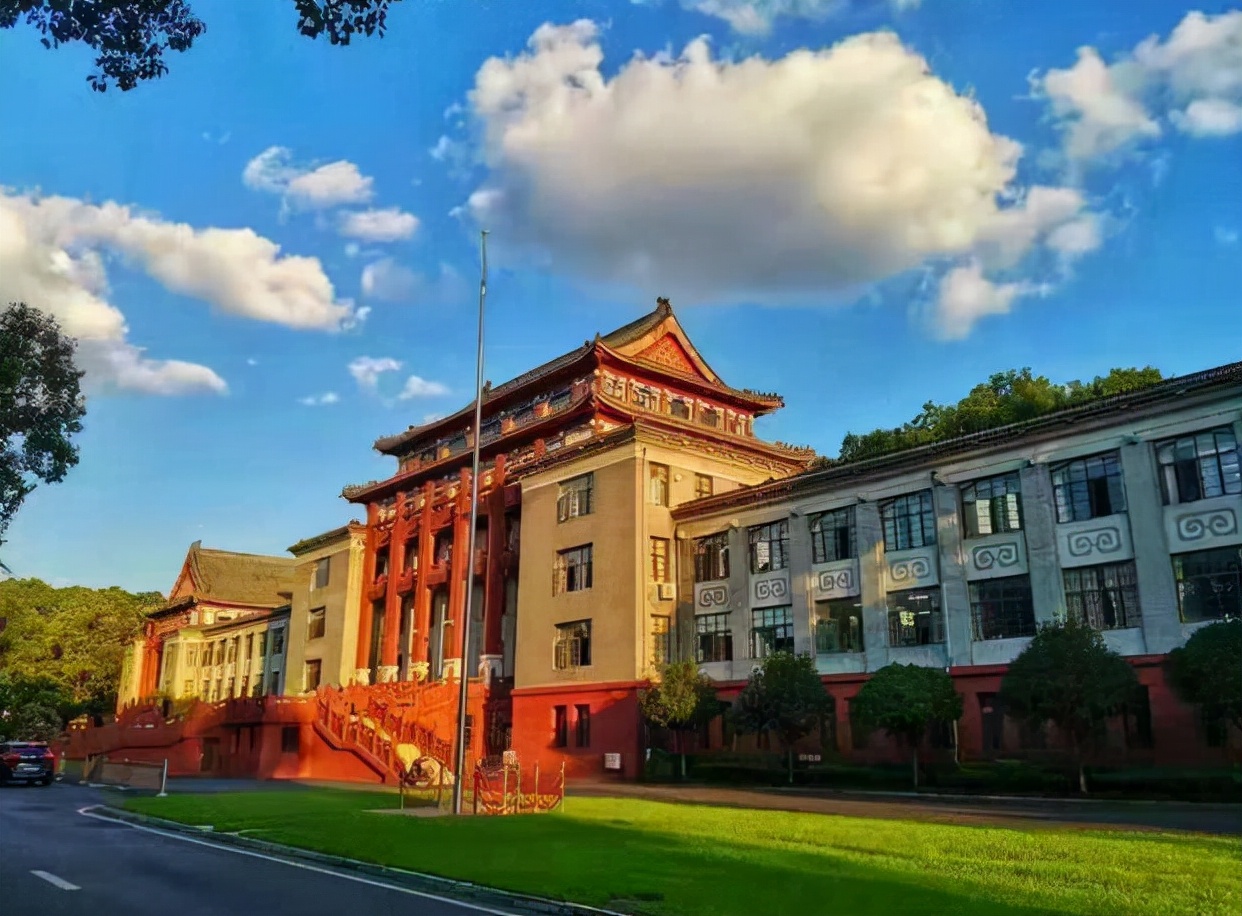 四川省高校金字塔已出炉，第一梯队实力不俗，成都理工表现亮眼