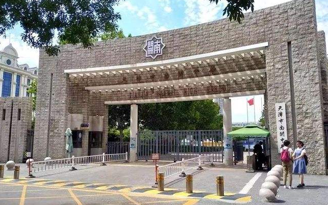 重庆高考状元何川洋：659分考上北大，却因身份造假遭北大拒录