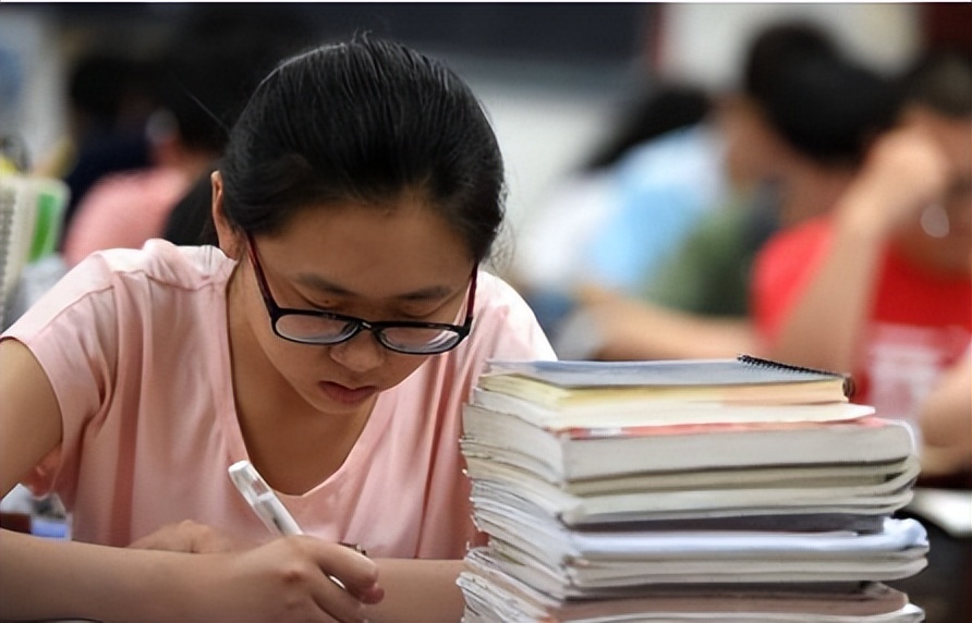 学霸的“高内涵情书”火了，学渣表示看不懂，老师：告白界天花板