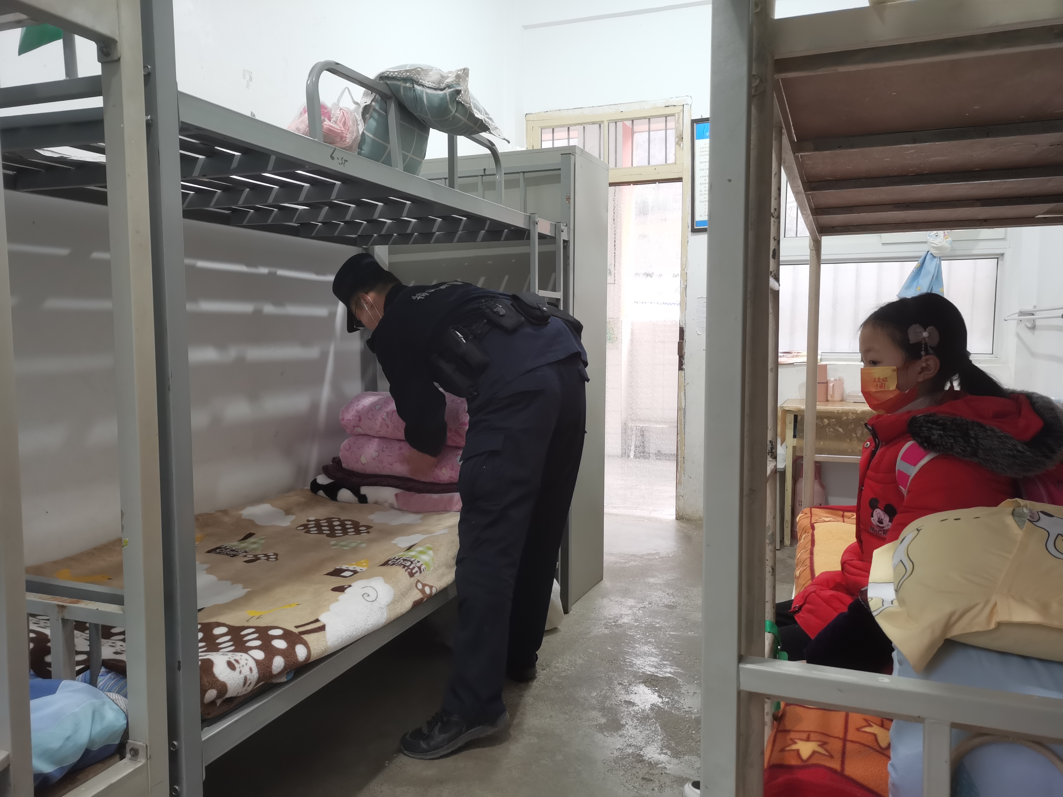 略阳公安：站好“护学岗”，守护“开学季”