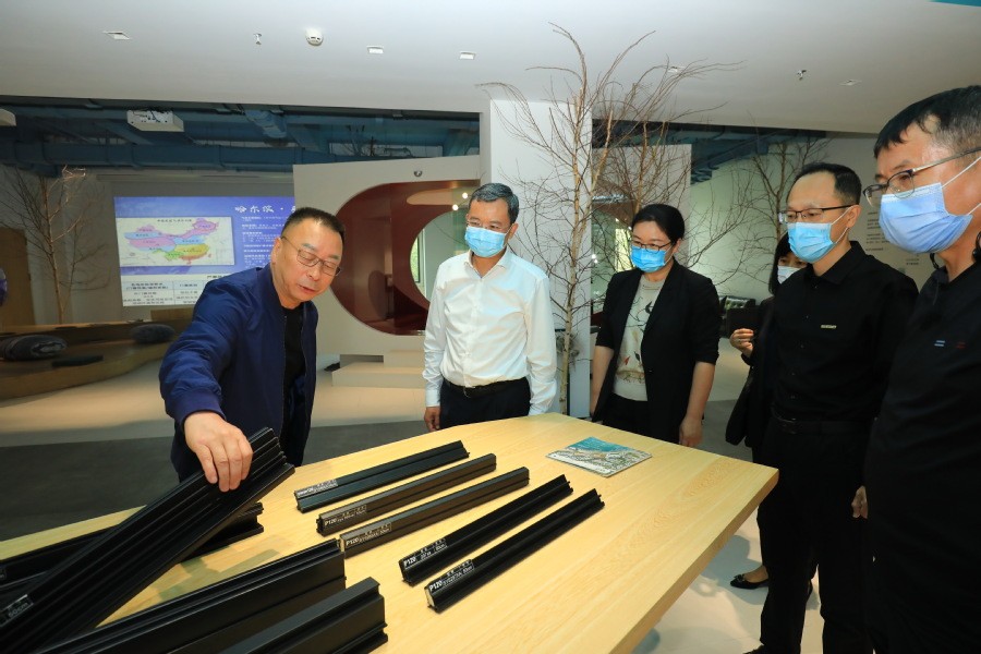 哈尔滨森鹰窗业股份有限公司向哈工大教育发展基金会捐赠1000万元