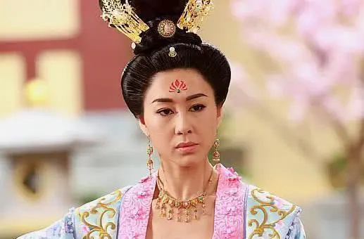 安金藏绝对是个狠角色，他一刀插进自己的腹腔你不是要证据吗？都在这里,他指着