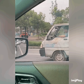 女朋友出差了，说去了上海出差，还给我发来了一张这样的照片