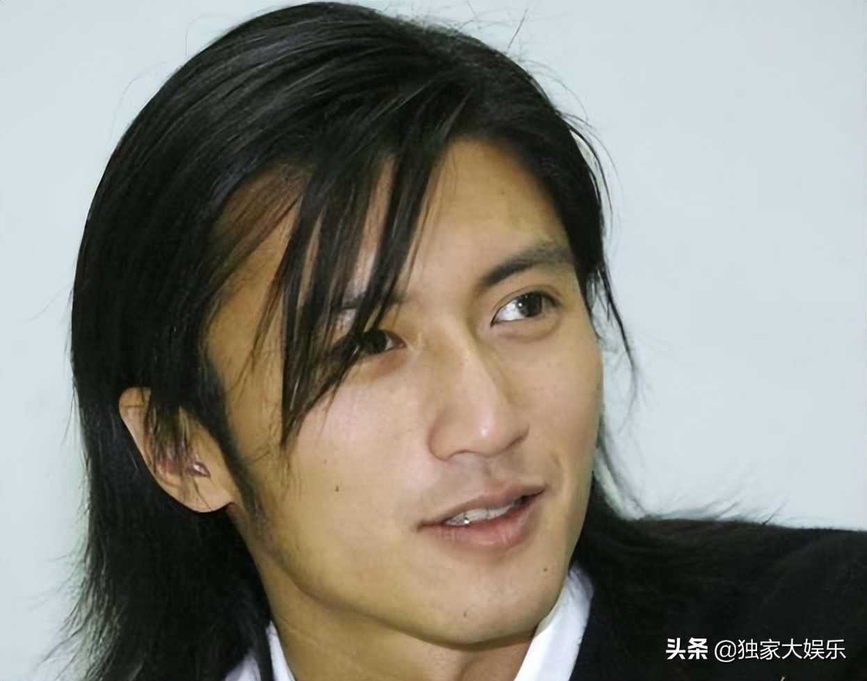 留长发却不娘的5位男明星，个个五官硬朗，野性又帅气