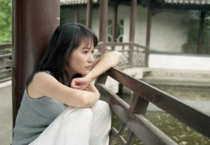 不傍大款、不传绯闻，个个冰清玉洁，这8位圈内女演员太难得了