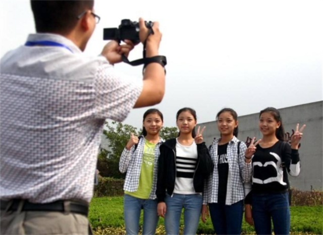 山东四胞胎“冰清玉洁”：12岁离家学艺，上同所大学还住一间宿舍