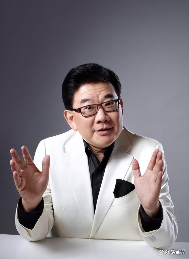 曹可凡：带儿子参观东方卫视，首次称呼其为“曾经工作过的地方”