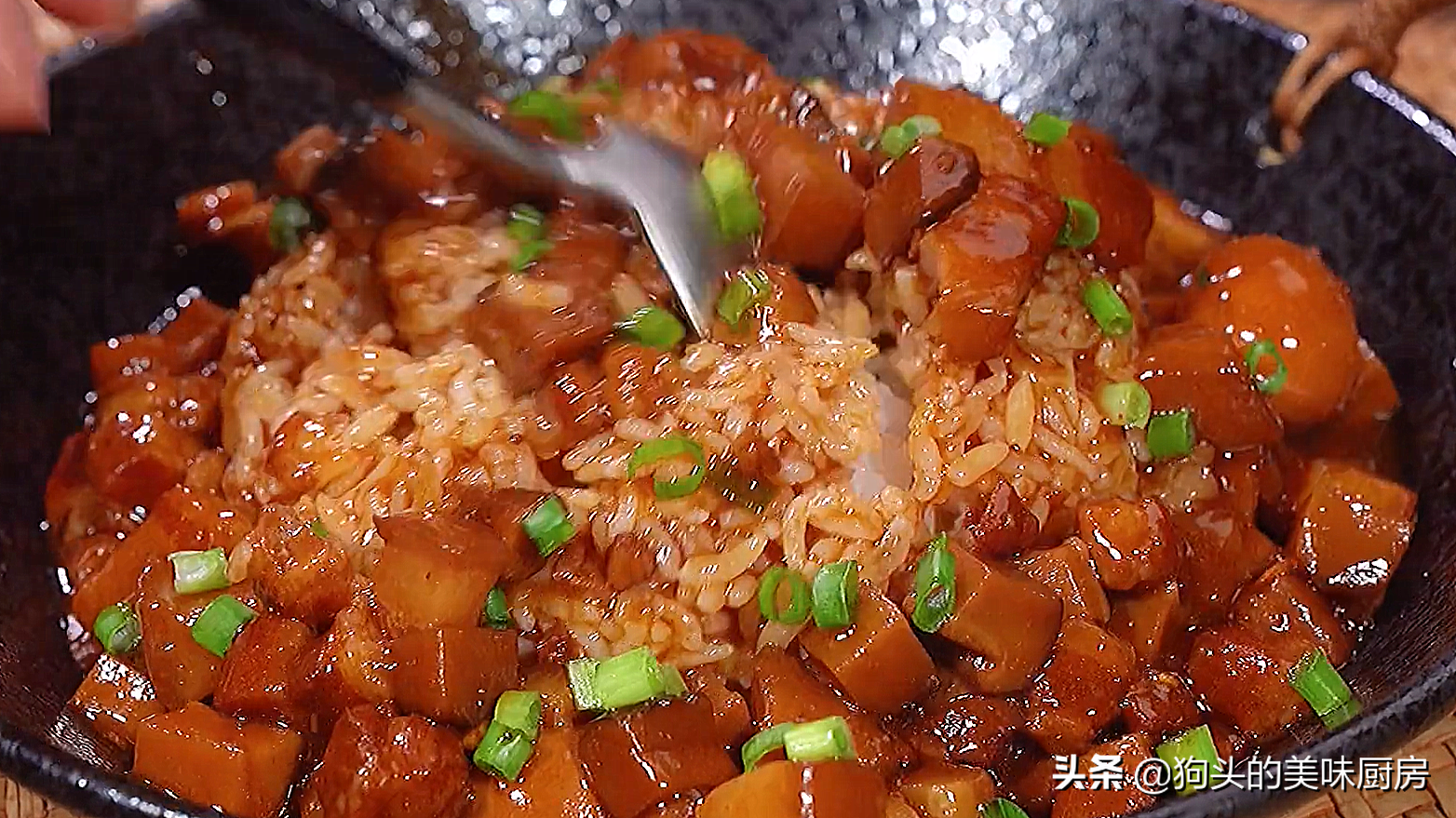 卤肉饭家常做法，不加生抽酱油，汤汁浓稠，三碗米饭不够吃