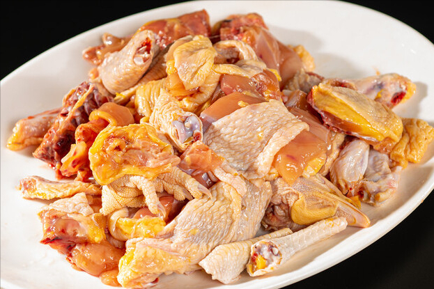 一只猪肚半只鸡，教你做猪肚鸡汤，鲜美浓白营养高，年夜饭必备