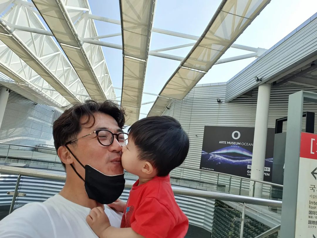 韩流偶像鼻祖安在旭全家福及近况曝光，儿女双全，1岁爱子超可爱