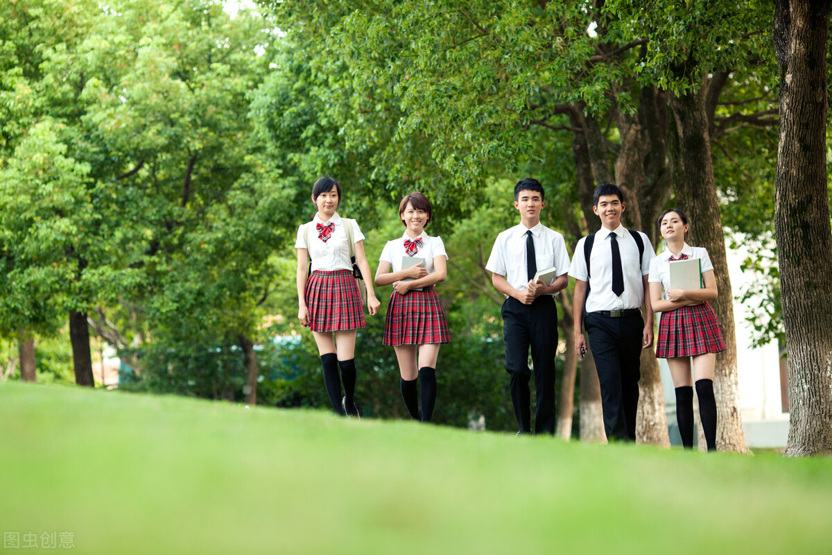 小学语文四年级下册第一单元作文指导：写校园里的景物或发生的事