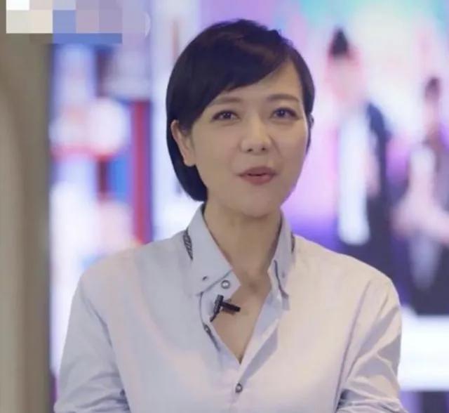 汪涵亮相餐馆，杨乐乐相依相偎，祝愿这对夫妻恩爱甜美