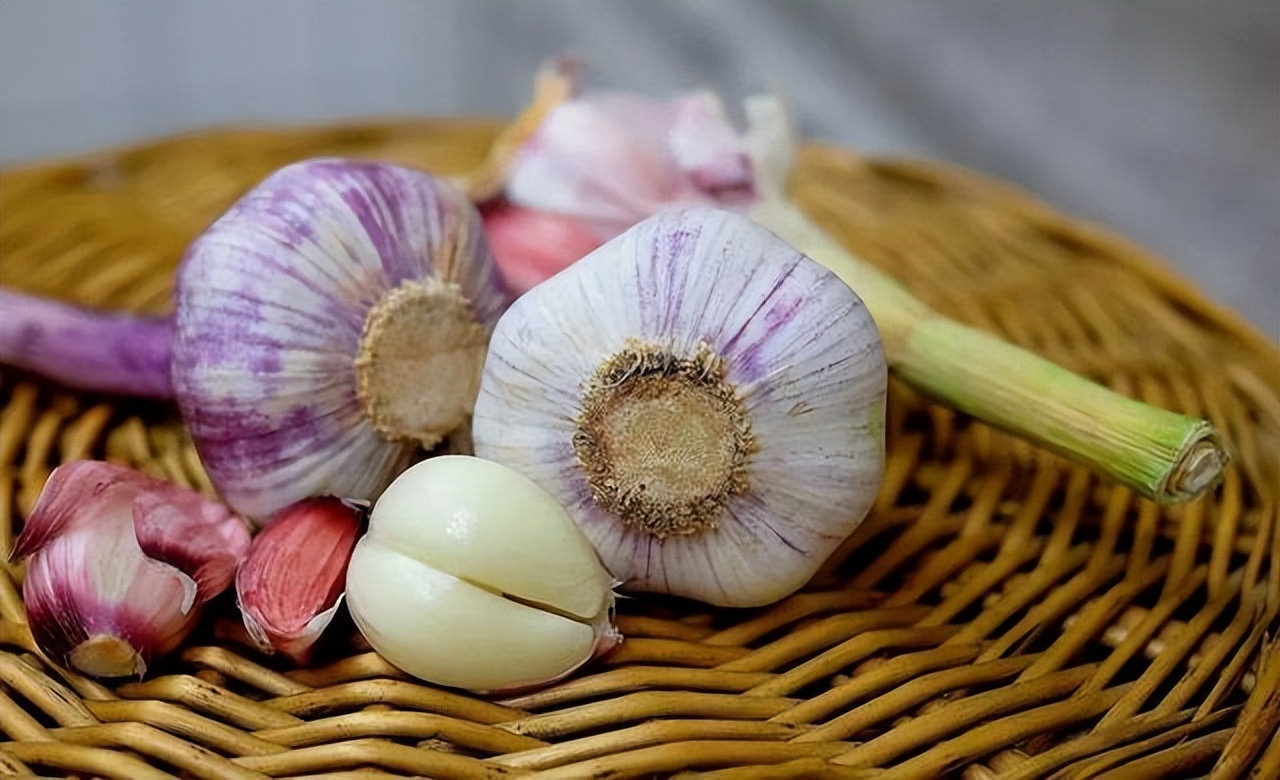 坚持天天吃大蒜的人，最后得到了什么？看完或许就明白了