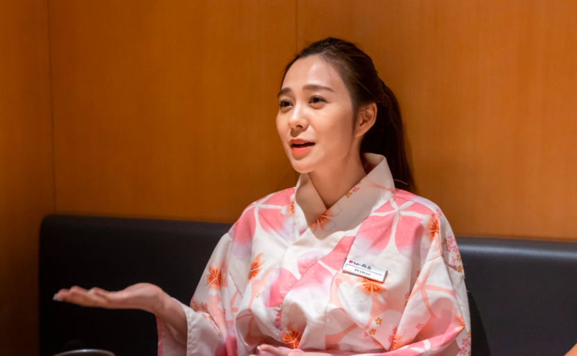 28岁香港女星转行当服务员：我不觉得丢人，因为已经无路可走