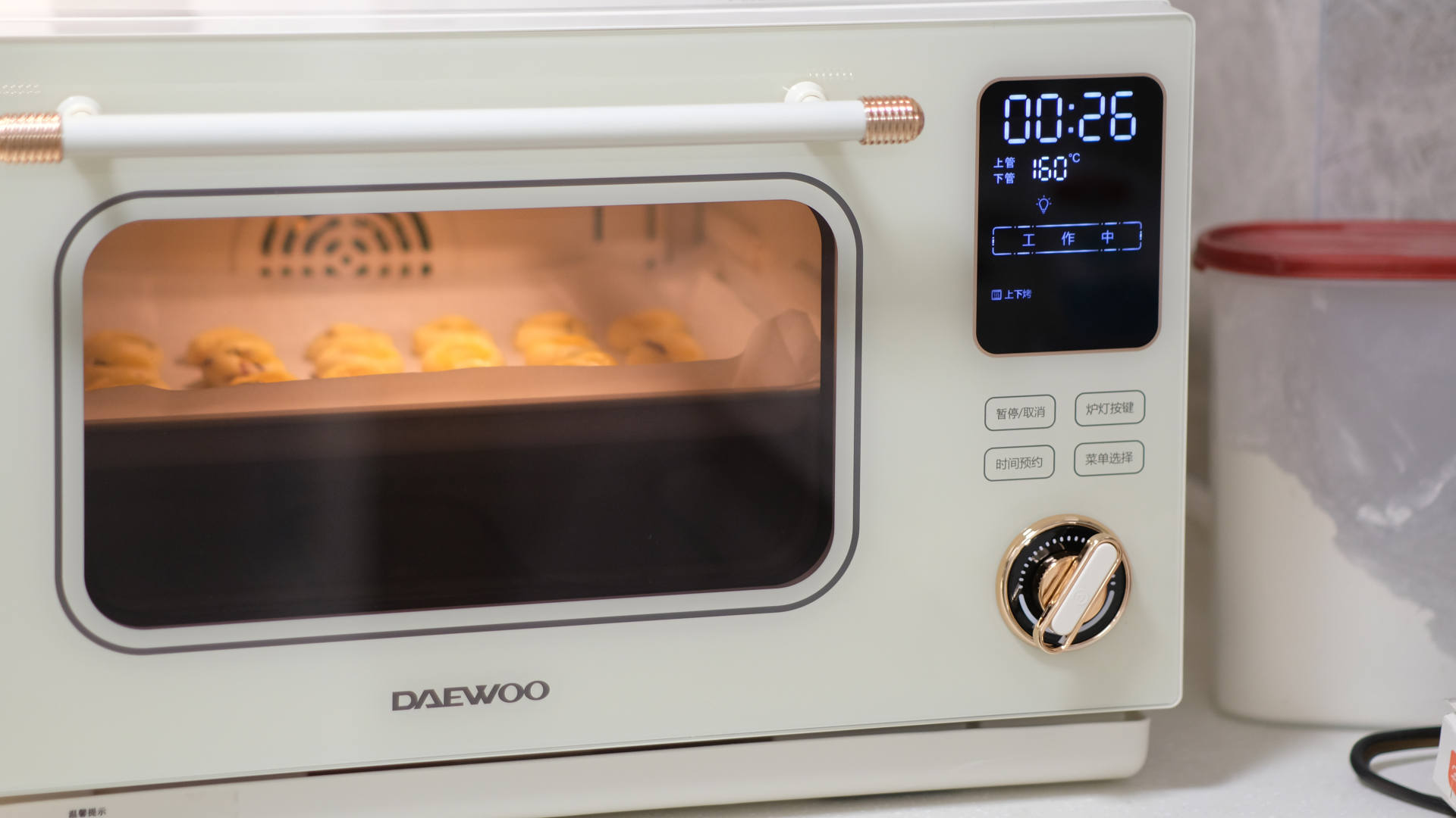 Xiao Bai Can Also Become A Chef Steaming And Baking A Machine For Multiple Purposes Daewoo K9 Steaming And Frying Box Laitimes